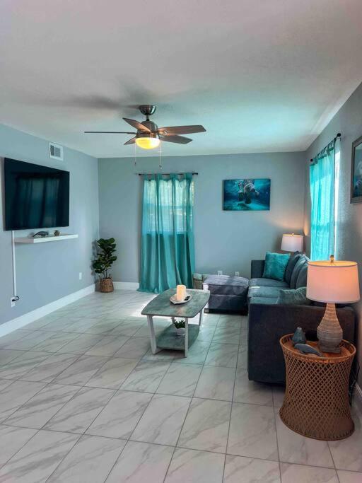 House Of Manatees-Entire House With Yard, Fire Pit, Dog Friendly Villa Crystal River Buitenkant foto