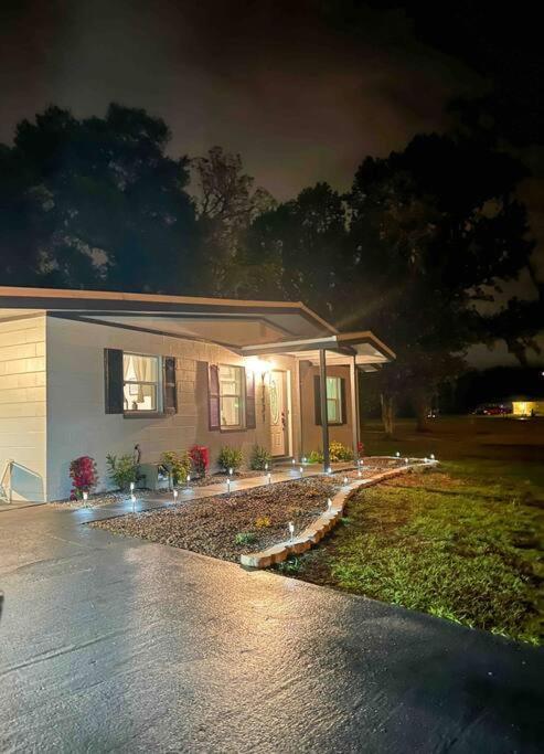 House Of Manatees-Entire House With Yard, Fire Pit, Dog Friendly Villa Crystal River Buitenkant foto