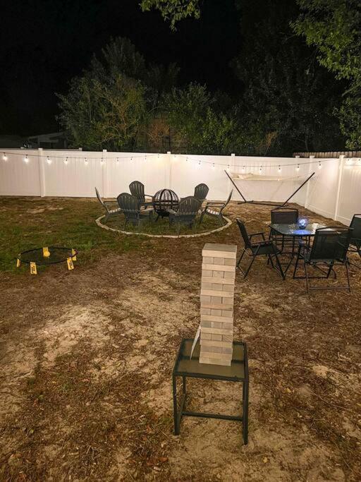 House Of Manatees-Entire House With Yard, Fire Pit, Dog Friendly Villa Crystal River Buitenkant foto
